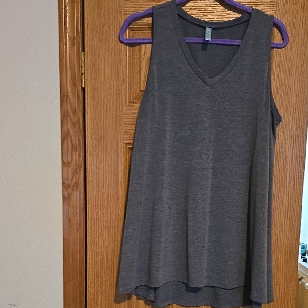 Women's Gray V-Neck Sleeveless Swing Tank Top